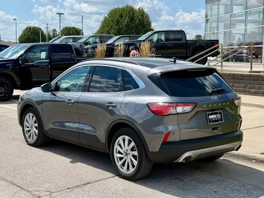 2022 Ford Escape Titanium Hybrid photo 1