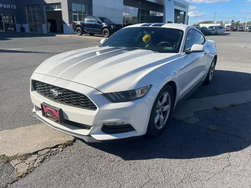 2017 Ford Mustang V6 photo 1
