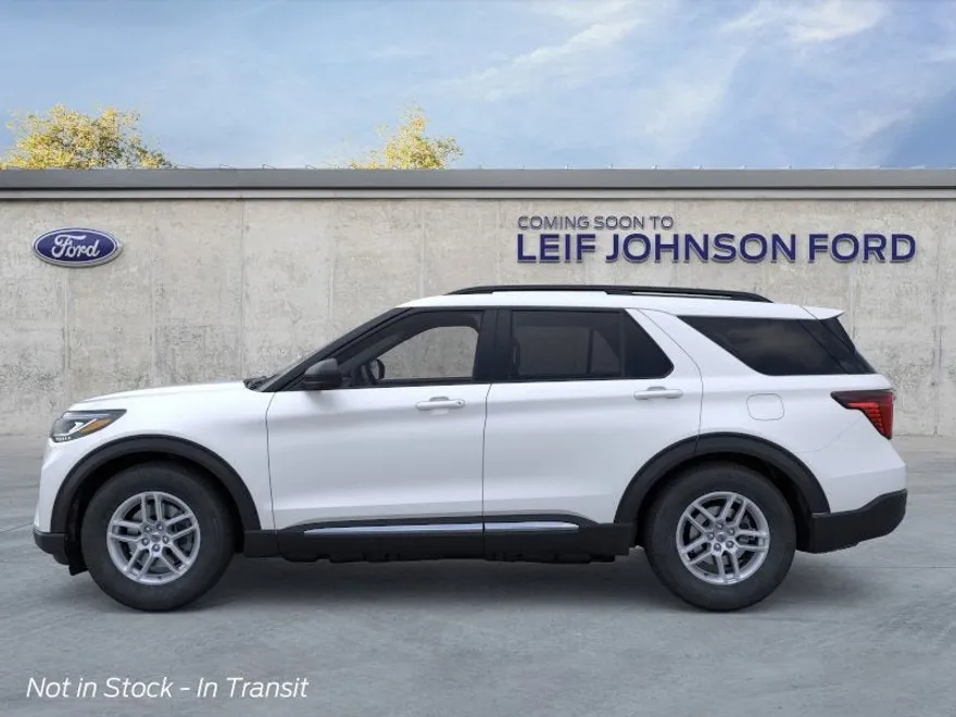 2025 Ford Explorer photo 1