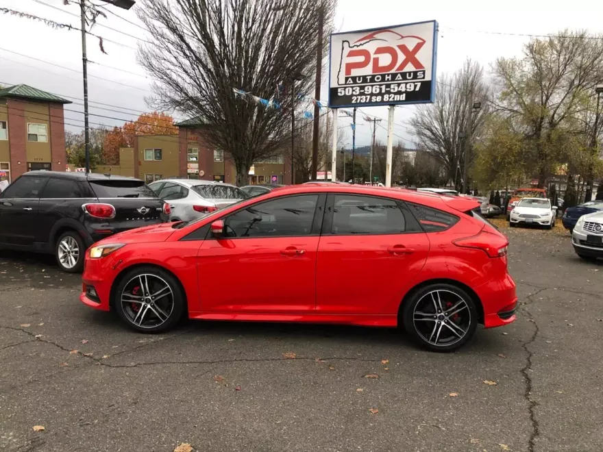 2016 Ford Focus ST photo 1