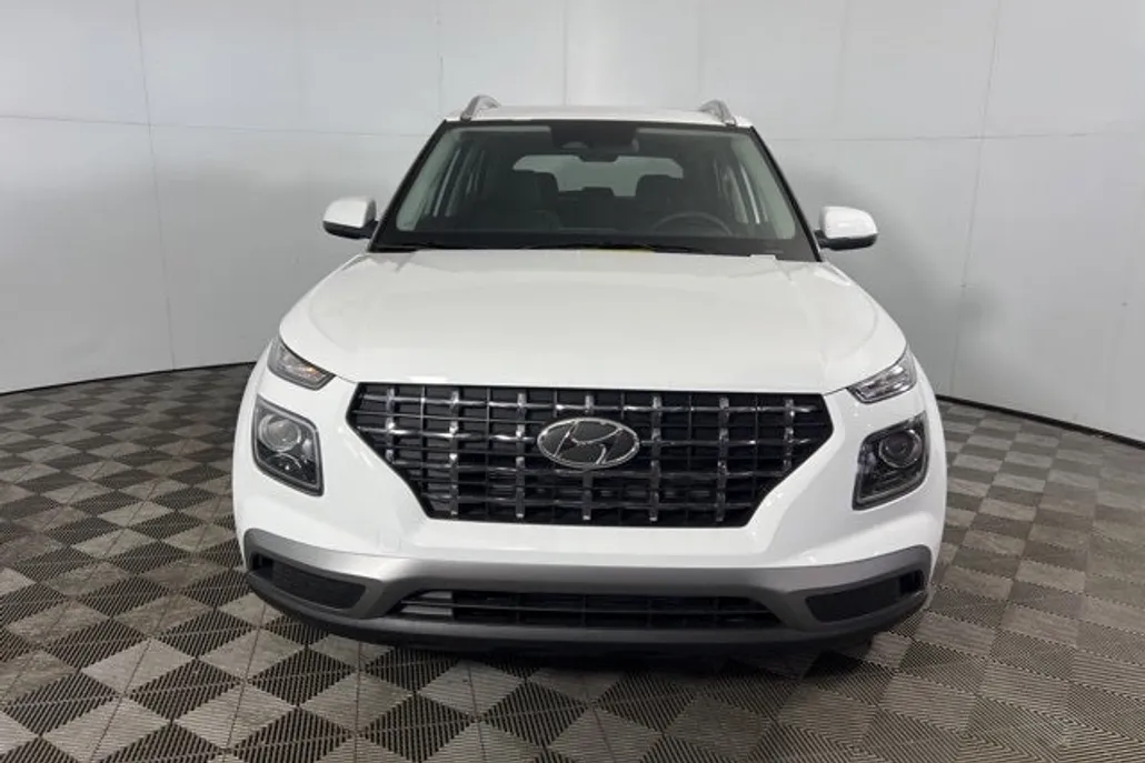 2025 Hyundai Venue SEL photo 1