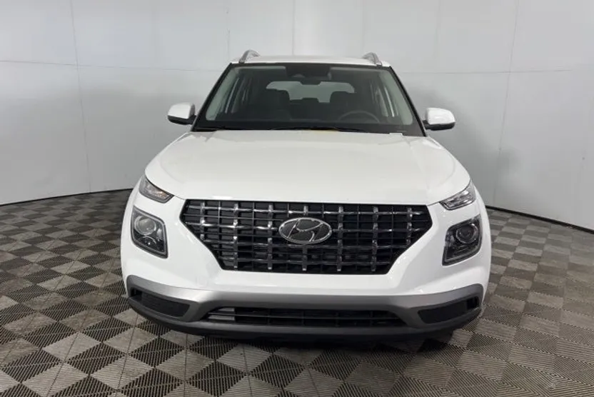 2025 Hyundai Venue SEL photo 1