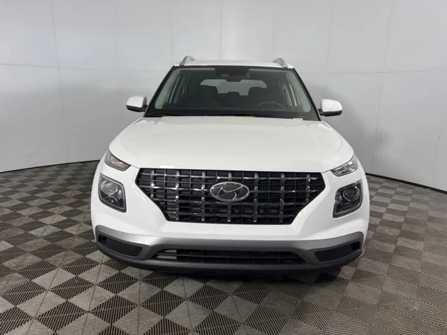 2025 Hyundai Venue SEL photo 1