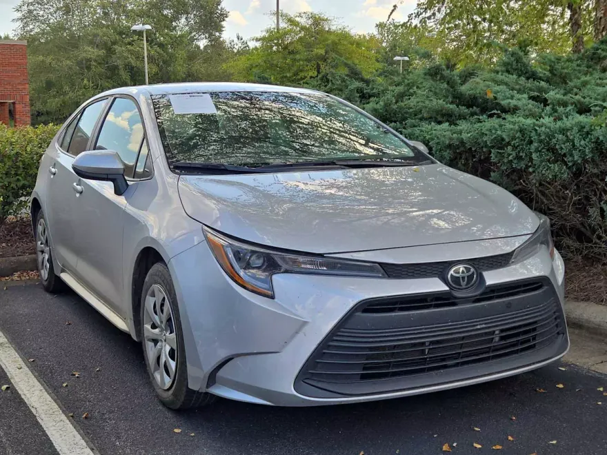 2024 Toyota Corolla LE photo 1