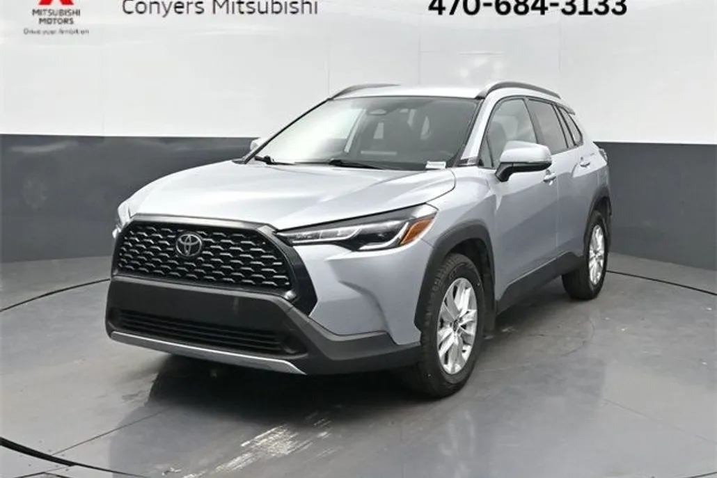 2024 Toyota Corolla Cross LE photo 1