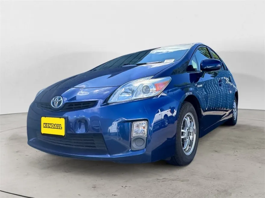 2010 Toyota Prius Three photo 1