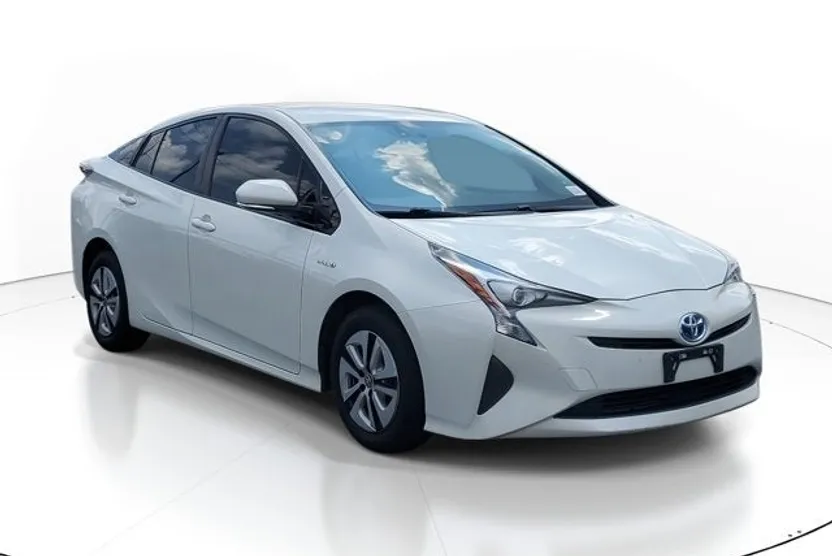 2016 Toyota Prius Four photo 1