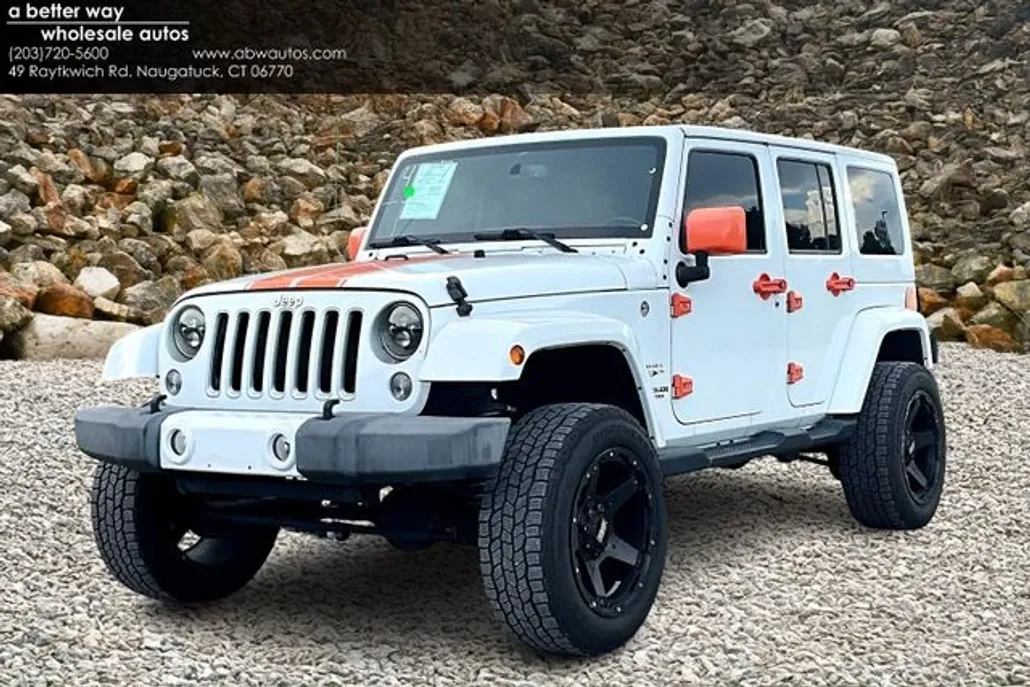 2016 Jeep Wrangler Unlimited Sahara photo 1