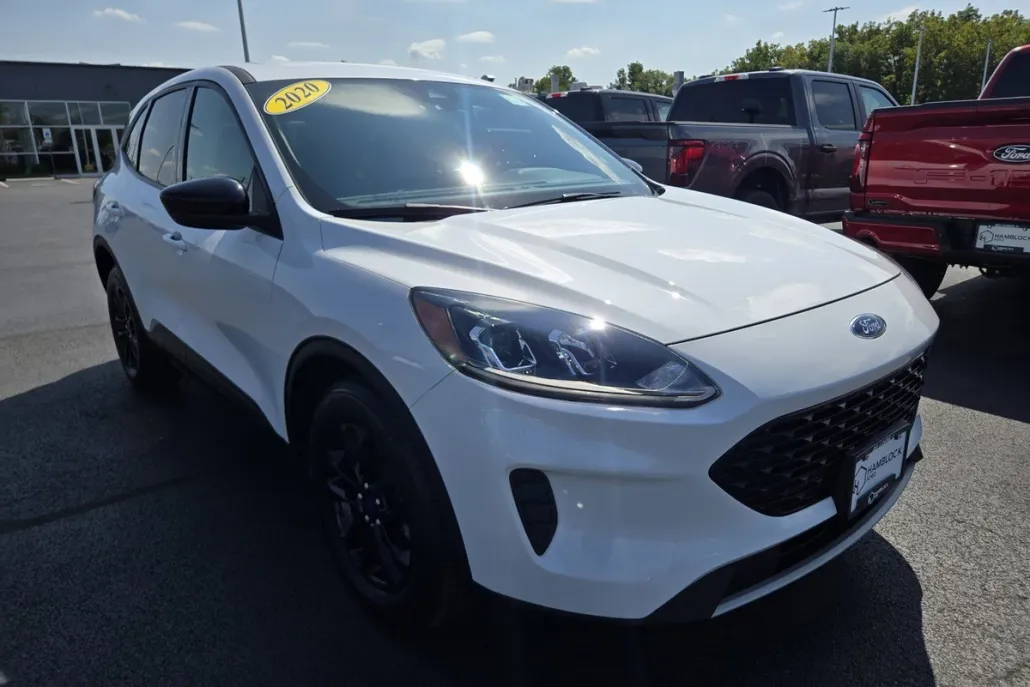 2020 Ford Escape SE Sport Hybrid photo 1