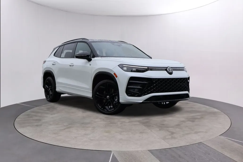 2025 Volkswagen Tiguan SE R-Line Black photo 1