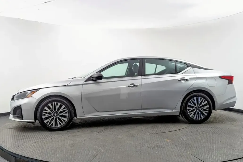 2024 Nissan Altima 2.5 SV photo 1