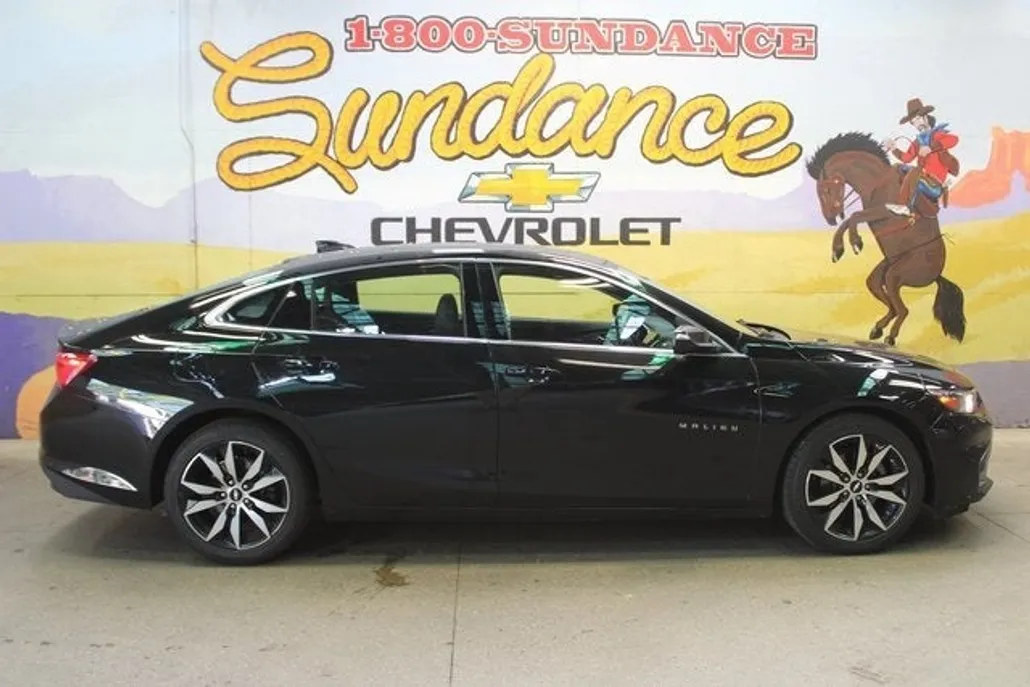 2017 Chevrolet Malibu 1LT photo 1