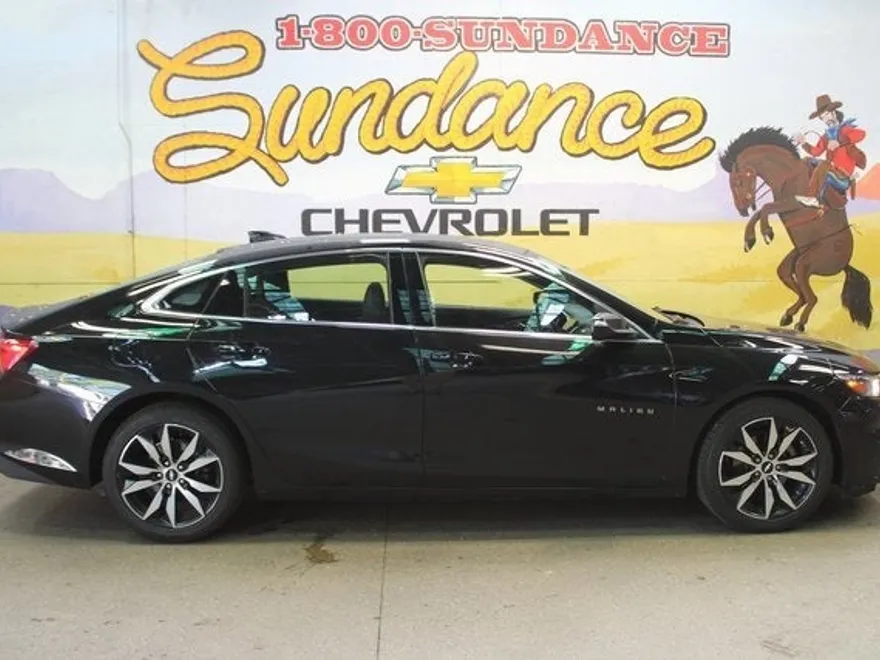 2017 Chevrolet Malibu 1LT photo 1
