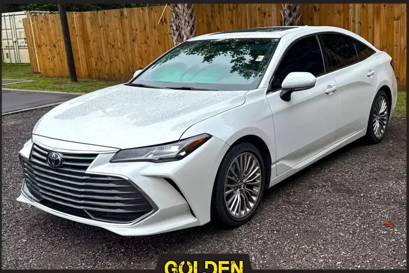 2019 Toyota Avalon Limited photo 1