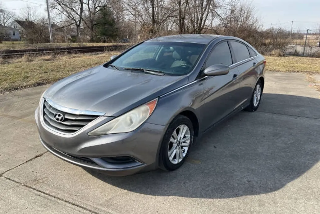 2013 Hyundai Sonata GLS photo 1