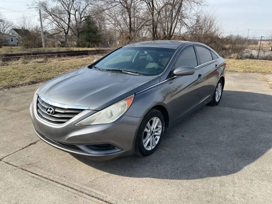 2013 Hyundai Sonata GLS photo 1