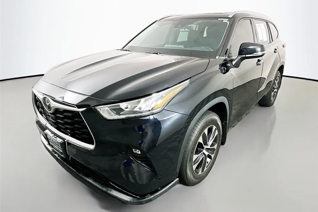 2020 Toyota Highlander XLE photo 1