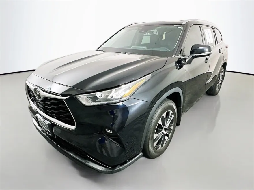 2020 Toyota Highlander XLE photo 1