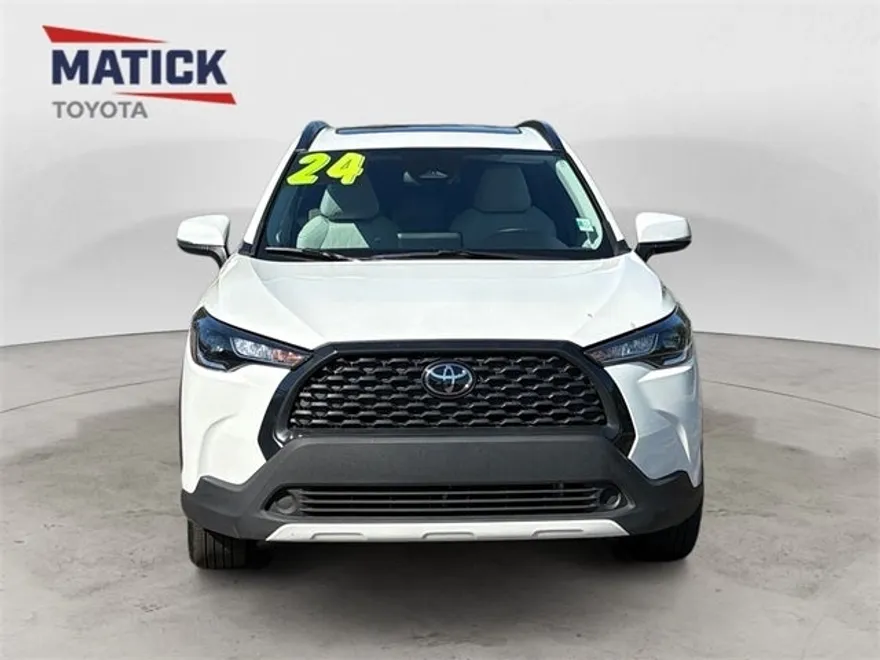 2024 Toyota Corolla Cross LE photo 1