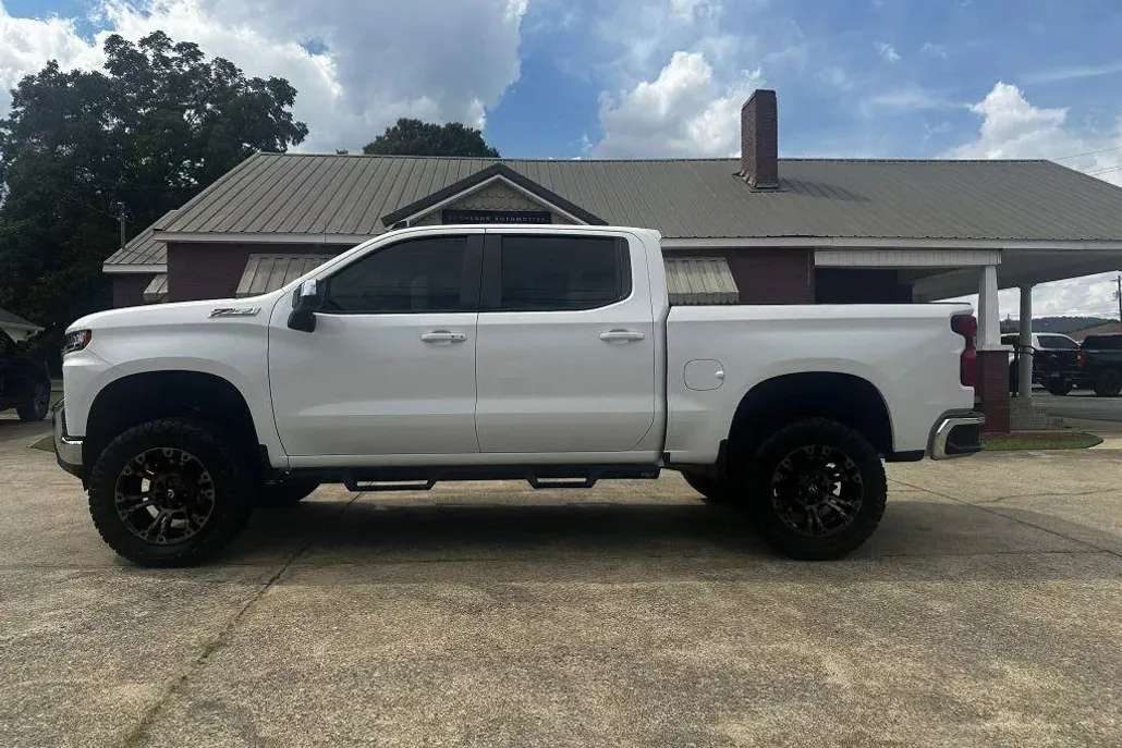 2020 Chevrolet Silverado 1500 LT photo 1