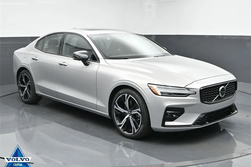 2024 Volvo S60 B5 Plus photo 1