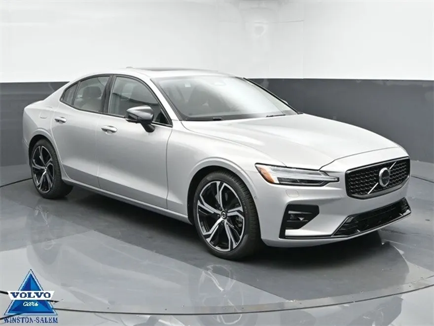 2024 Volvo S60 B5 Plus photo 1
