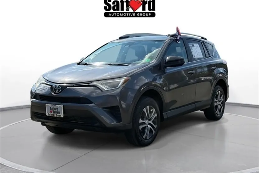 2017 Toyota RAV4 LE photo 1