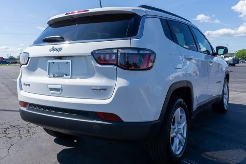 2022 Jeep Compass Latitude photo 1