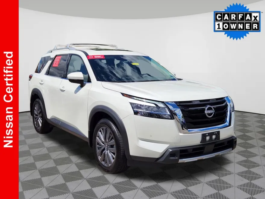 2024 Nissan Pathfinder SL photo 1