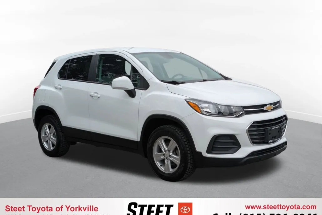 2022 Chevrolet Trax LS photo 1