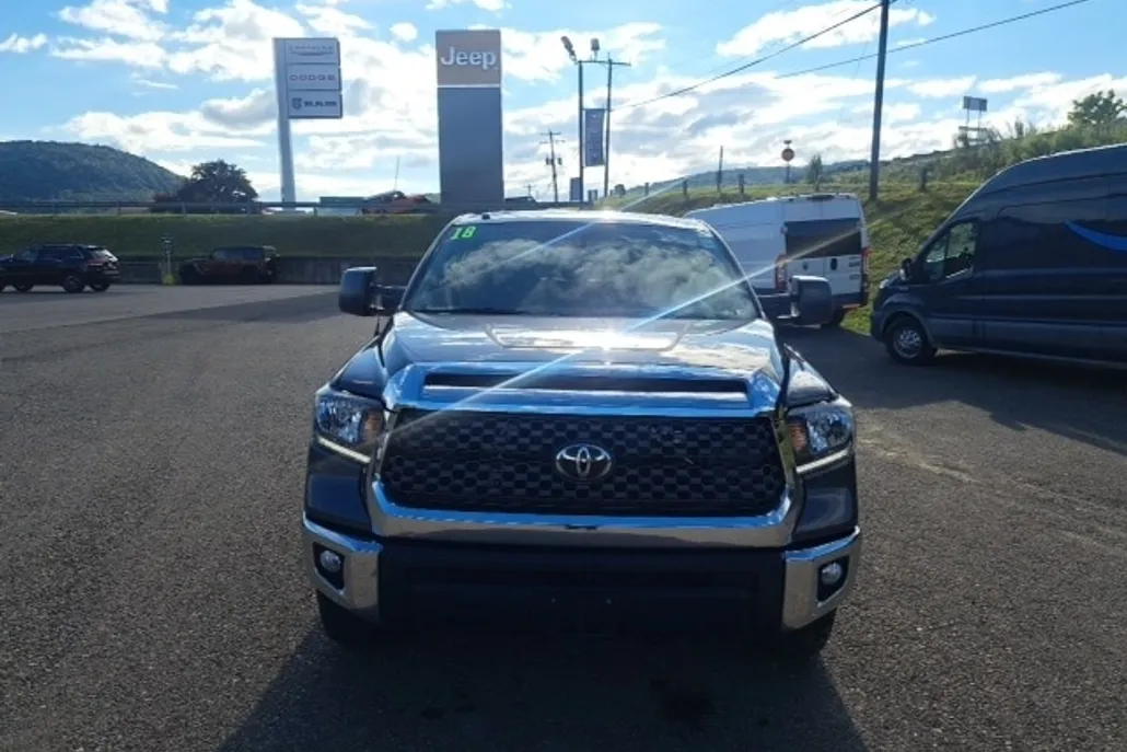 2018 Toyota Tundra SR5 photo 1
