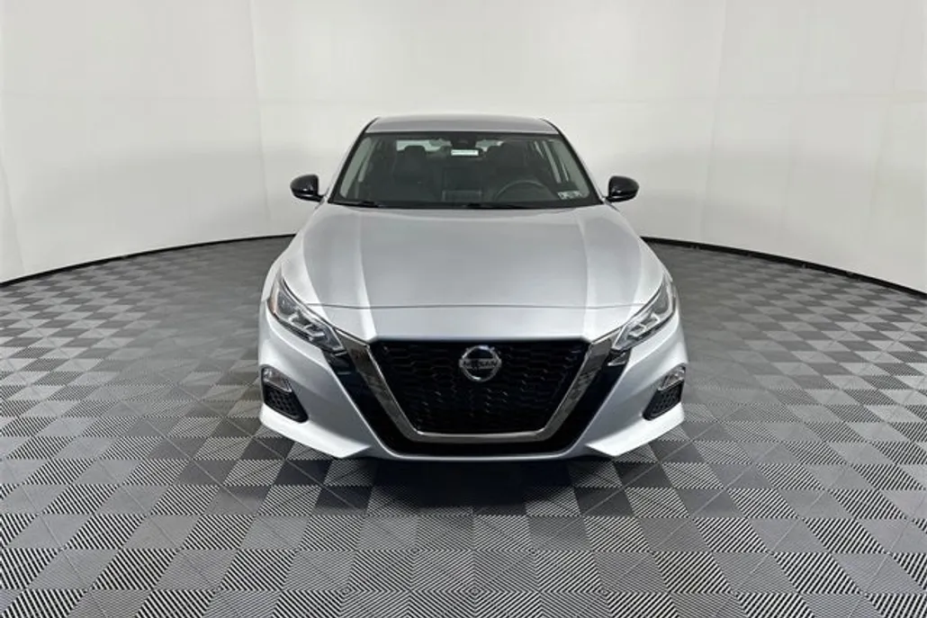 2022 Nissan Altima 2.5 SR photo 1