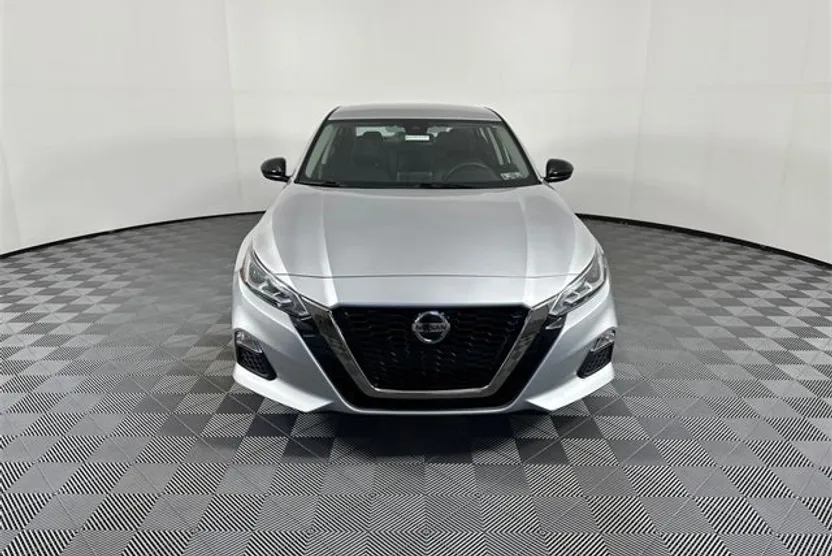 2022 Nissan Altima 2.5 SR photo 1