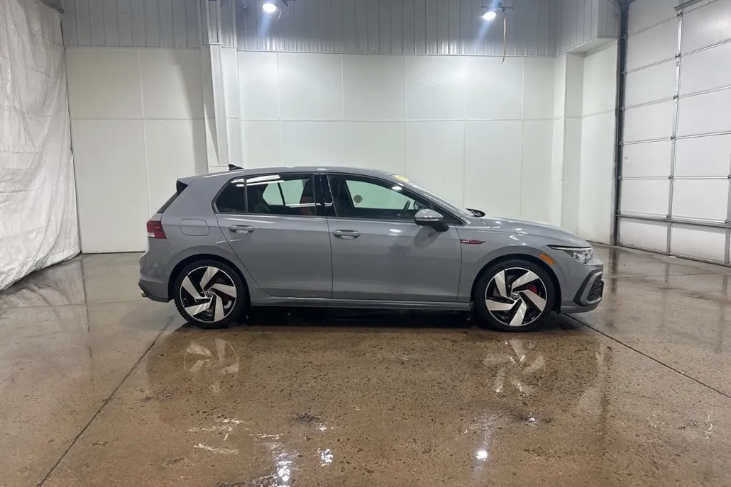 2022 Volkswagen Golf GTI 2.0 photo 1