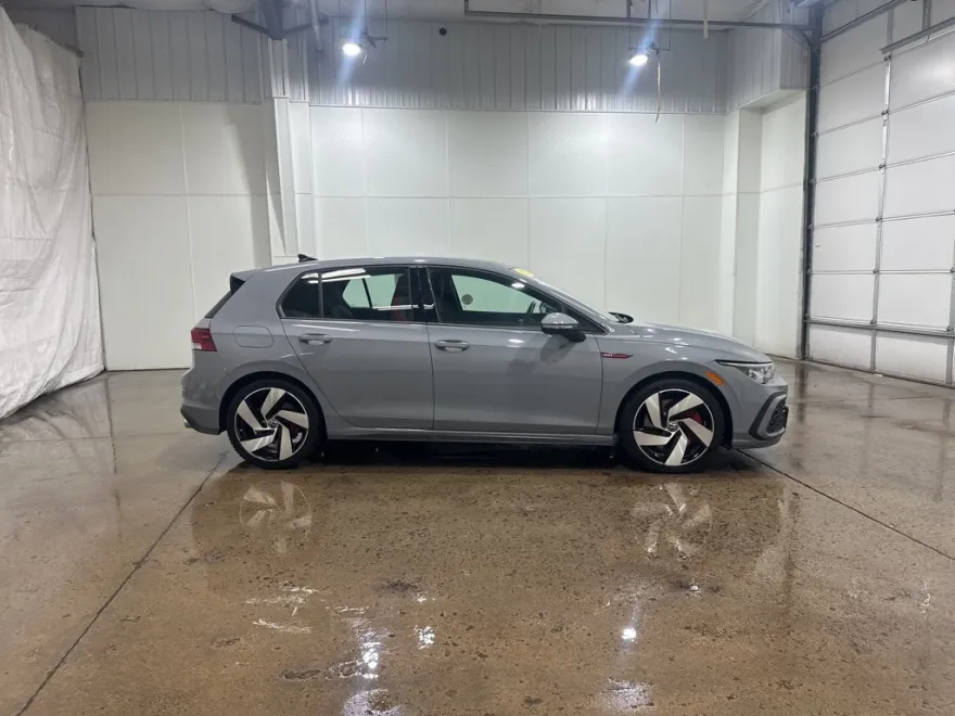 2022 Volkswagen Golf GTI 2.0 photo 1