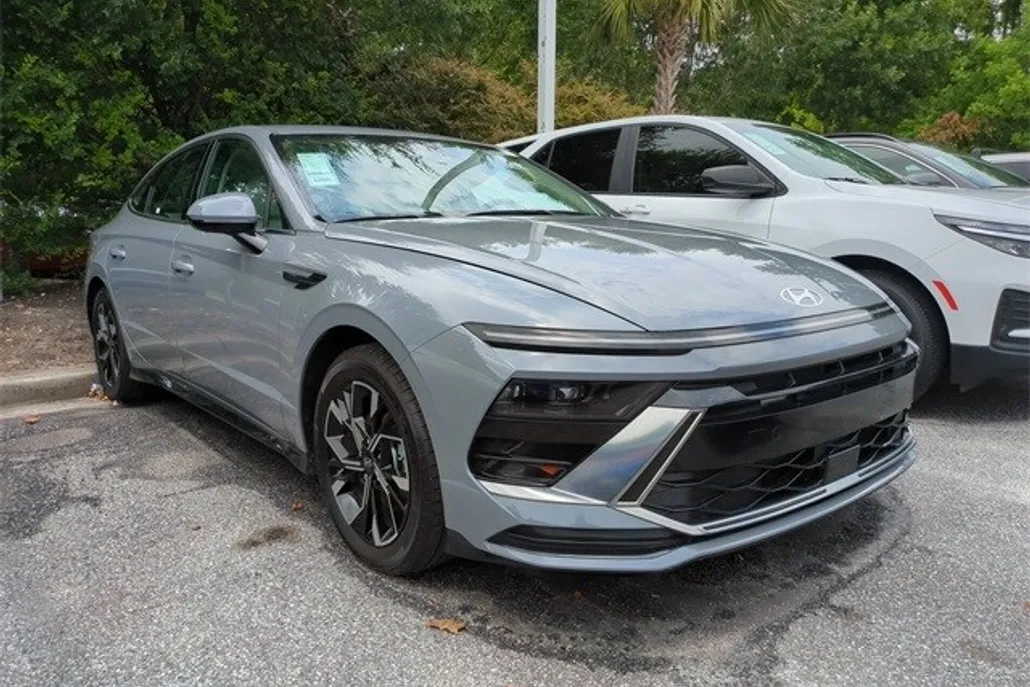 2024 Hyundai Sonata SEL photo 1