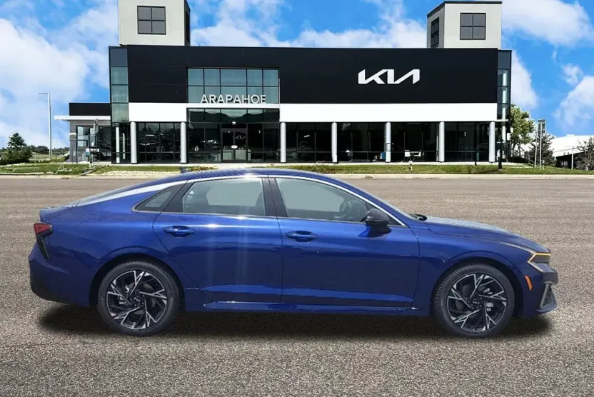 2025 Kia K5 GT-Line photo 1