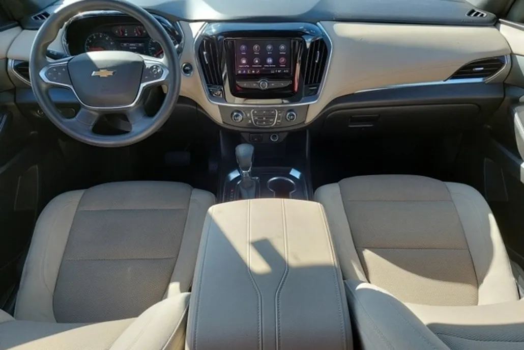 2022 Chevrolet Traverse LS photo 1