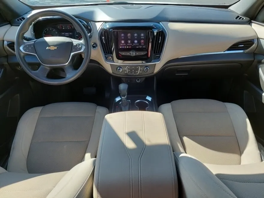 2022 Chevrolet Traverse LS photo 1
