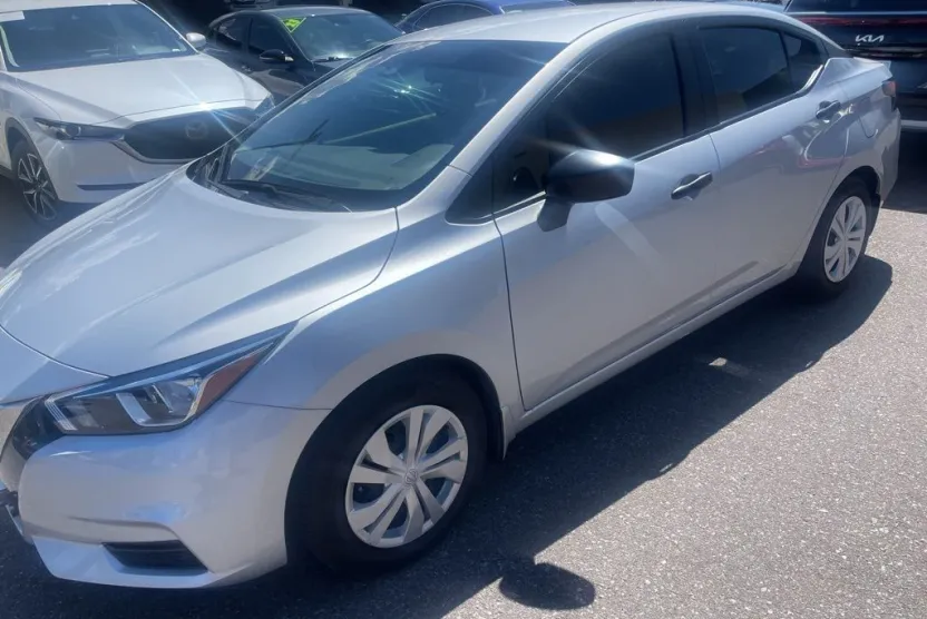 2020 Nissan Versa 1.6 S photo 1
