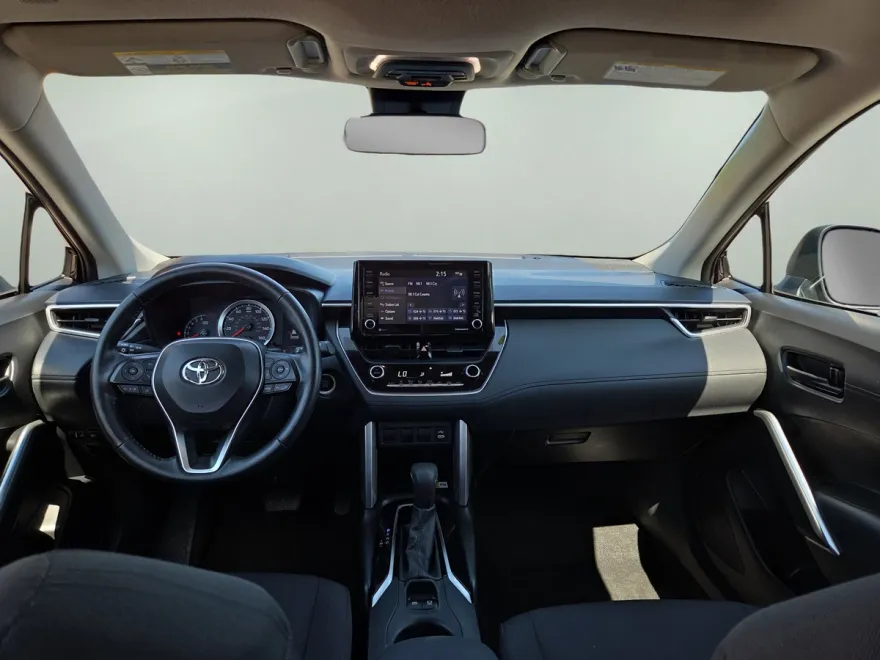 2022 Toyota Corolla Cross LE photo 1