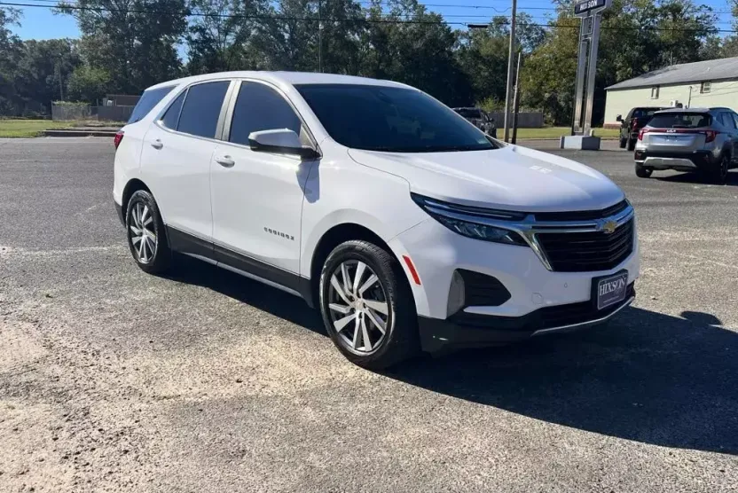2022 Chevrolet Equinox LT photo 1