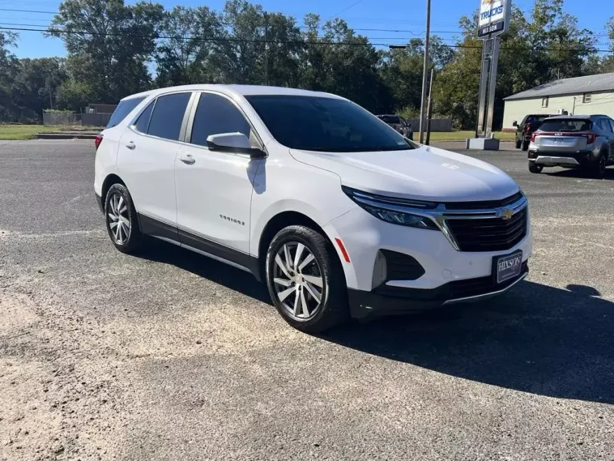 2022 Chevrolet Equinox LT photo 1