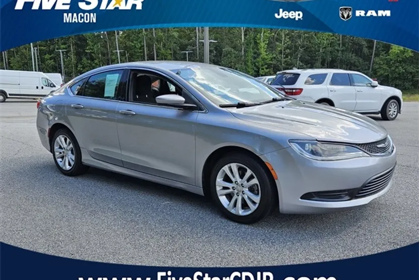 2016 Chrysler 200 LX photo 1