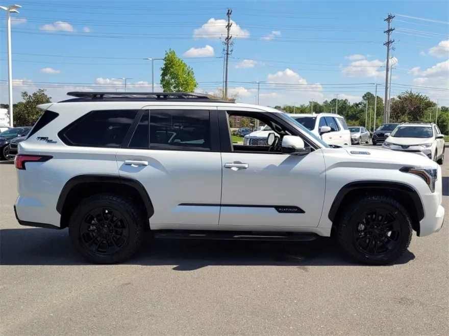2024 Toyota Sequoia Platinum photo 1