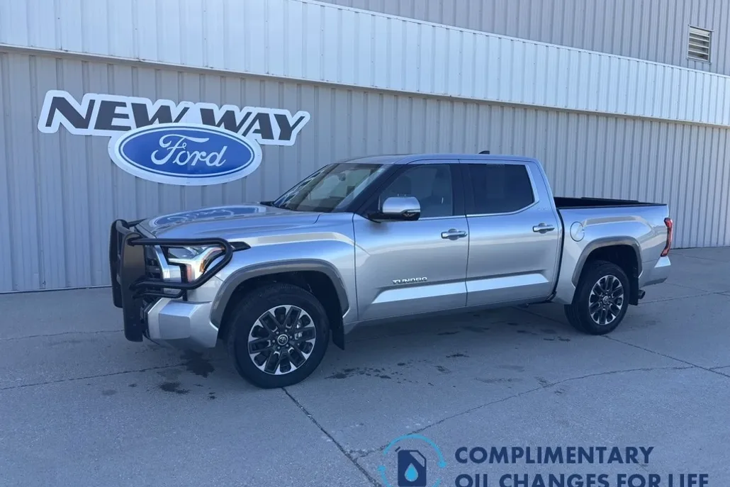 2024 Toyota Tundra Limited photo 1