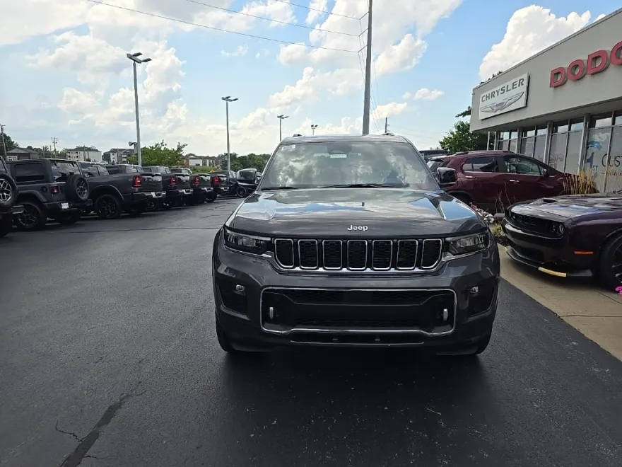 2025 Jeep Grand Cherokee Overland photo 1