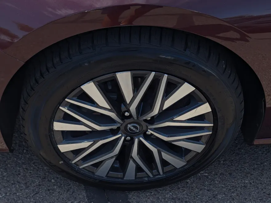 2024 Nissan Altima 2.5 SV photo 1