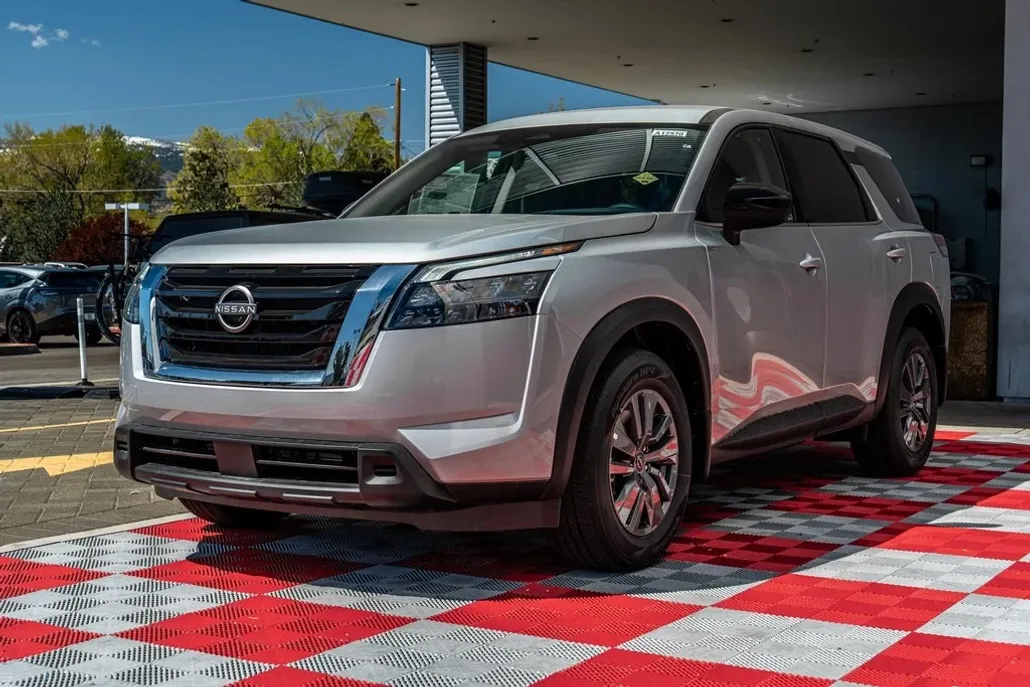 2025 Nissan Pathfinder S photo 1