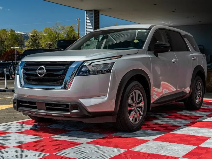 2025 Nissan Pathfinder S photo 1